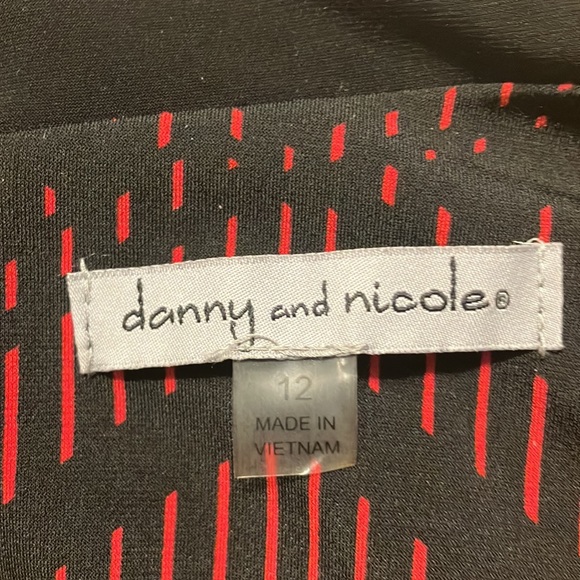 Lovely size 12 dress - perfect condition! Zips up the back - 3/4! - Picture 4 of 5